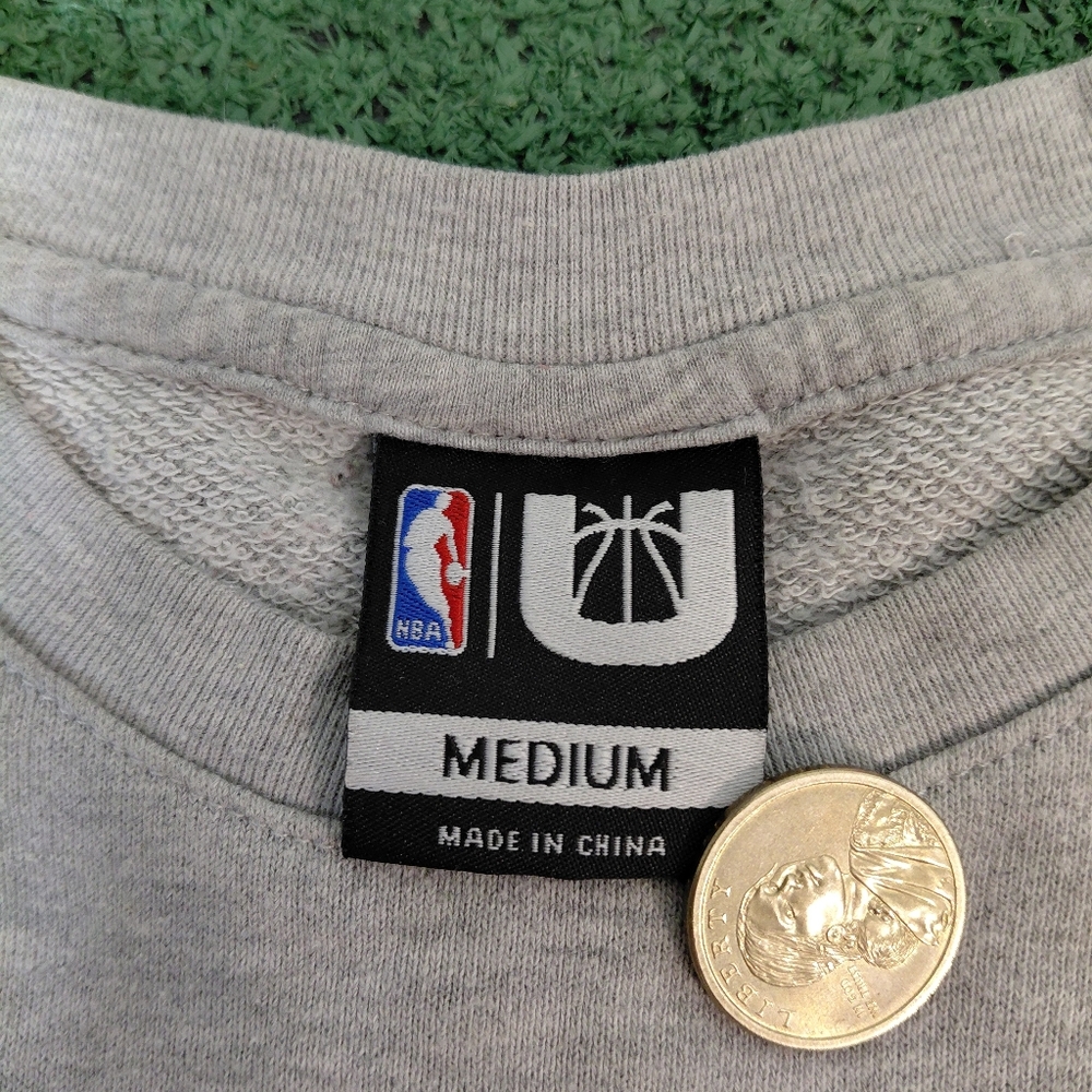 VINTAGE NBA Chicago Bulls Basketball Gray Y2K Crewneck Sweatshirt Sz Medium - Picture 4 of 4